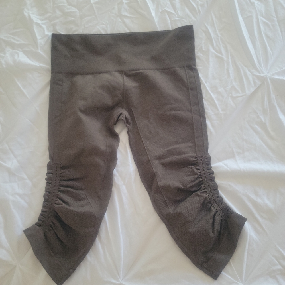 Lululemon Dark Brown Crop - Picture 5 of 7